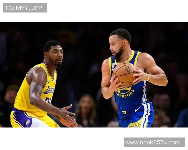 湖人勇士激战19日NBA季后赛精彩对决引发球迷热议