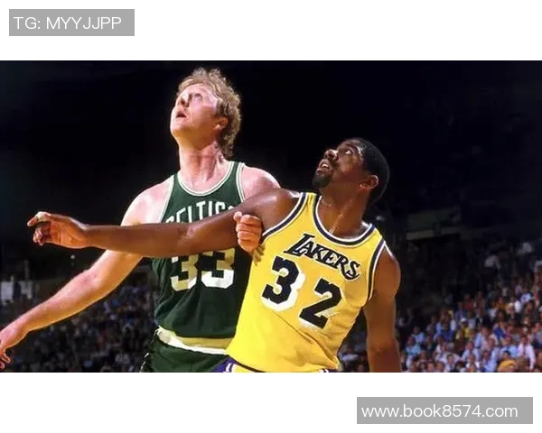 詹姆斯与乔约翰逊的巅峰对决谁能笑到最后的篮球传奇之战