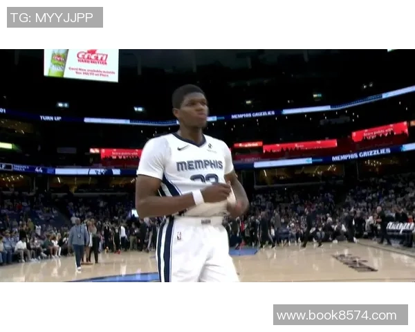 马刺与灰熊激战正酣NBA赛场精彩瞬间回顾与分析